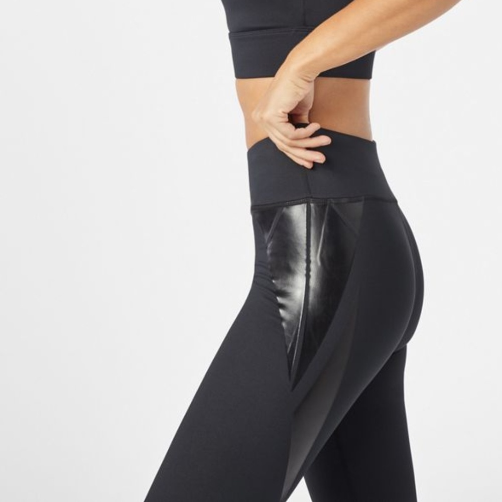 🍀SALE🍀 NWT JustFab Foil Active Leggings
